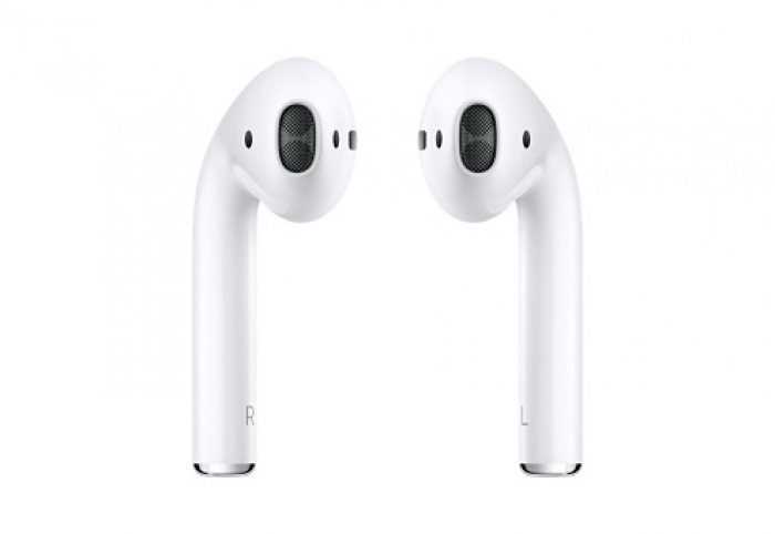 Беспроводные наушники Apple AirPods 2 в зарядном футляре