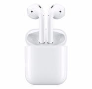 Беспроводные наушники Apple AirPods 2 в зарядном футляре